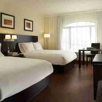 Holiday Inn & Suites Montreal Airport Rooms