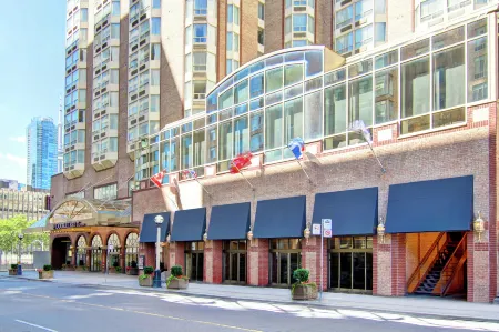 DoubleTree by Hilton Toronto Downtown Отели рядом с достопримечательностью «Eskimo Art Gallery»