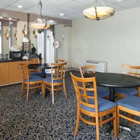 Howard Johnson by Wyndham Newburgh/West Point