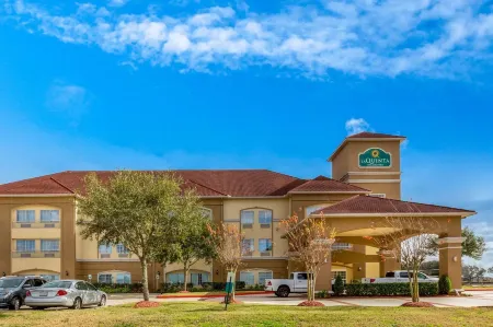 La Quinta Inn & Suites by Wyndham Angleton