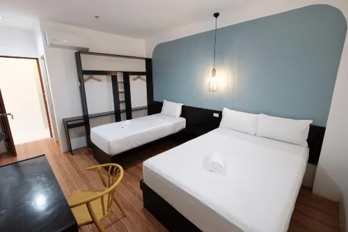 Beds & Friends Hostel Mactan with Pool and Bar