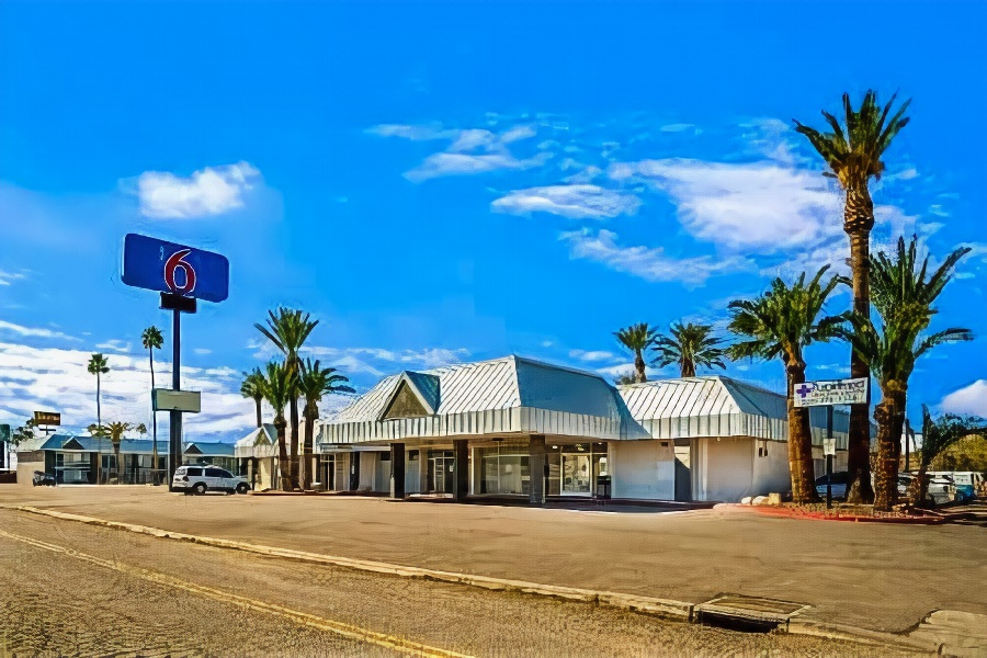 Desert Inn - Howard Johnson