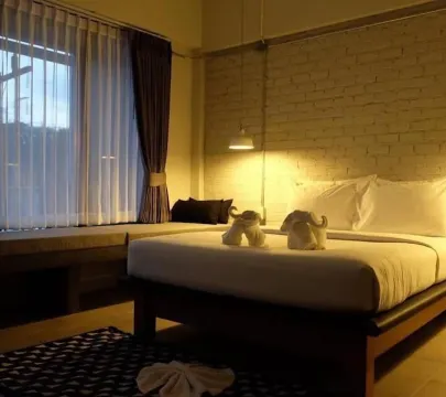 ห้องสแตนดาร์ด เตียงใหญ่ (ขึ้นลงโดยใช้บันได)