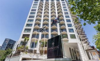 Parkside Hotel & Apartments