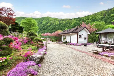 큰바위펜션 논개생가참숯가마찜질방 주변 호텔