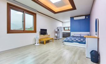 Namhae Uyeongwa Inyeon Pension Uyeon