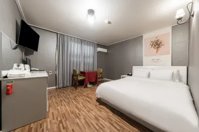 Pocheon Santorini Hotels near Pocheon Hantan River Sky Bridge