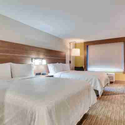 Holiday Inn Express & Suites Lake Elsinore Rooms