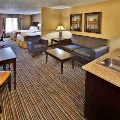 Holiday Inn Express & Suites Council Bluffs - Conv Ctr Area Rooms