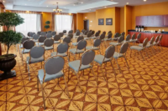 Holiday Inn Express & Suites CLARINGTON - BOWMANVILLE by IHG