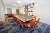 Holiday Inn Express & Suites BETHLEHEM ARPT-ALLENTOWN AREA by IHG - Parking
