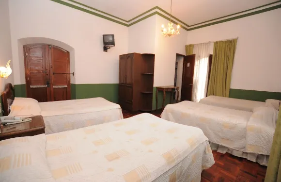 雷科萊塔蘇爾旅館