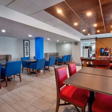 Holiday Inn Express FAIRFAX - ARLINGTON BOULEVARD by IHG