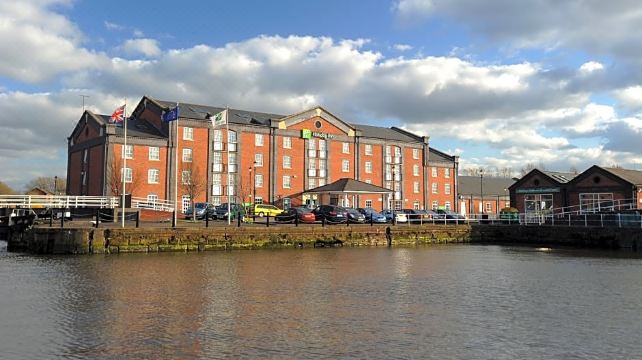 홀리데이 인 엘스미어 포트 체셔 오크 썸네일