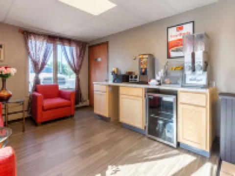 Econo Lodge Inn & Suites Hotels in Escanaba