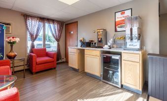 Econo Lodge Inn & Suites