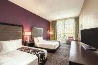 La Quinta Inn & Suites by Wyndham Memphis Downtown - piscina
