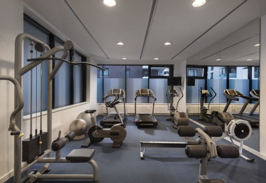 5. 아디나 아파트먼..