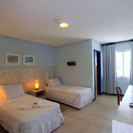 Farol de Itapuã Praia Hotel Отели рядом с достопримечательностью «Пляж Итапуа»