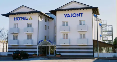 Hotel Vajont Отели в г. Маниаго