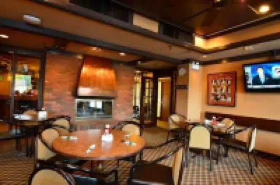 Travelodge by Wyndham Winnipeg Airport West Hotels in 