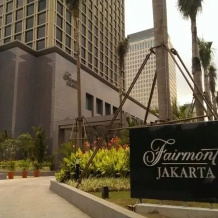 Fairmont Jakarta Отели рядом с достопримечательностью «Плаза Сенаян»