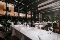 Bacã Suites, Restaurant & Bar