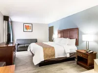 Farragut Inn & Suites