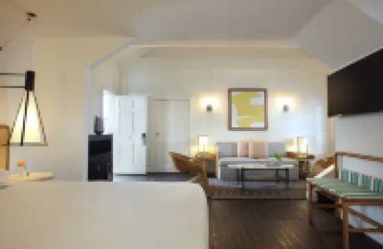 Lighthouse Hotel - Key West Historic Inns