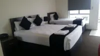 Dooleys Tavern and Motel Capella