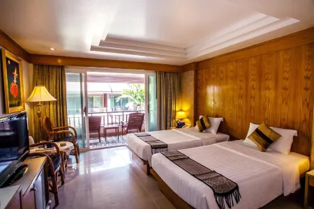 Phi Phi Banyan Villa Отели рядом с достопримечательностью «Пхи-Пхи-Дон»