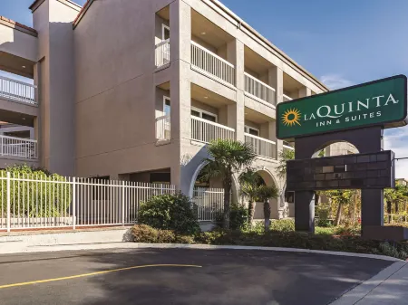 La Quinta Inn & Suites by Wyndham San Francisco Airport West Отели рядом со станцией Милбрей-Стейшен