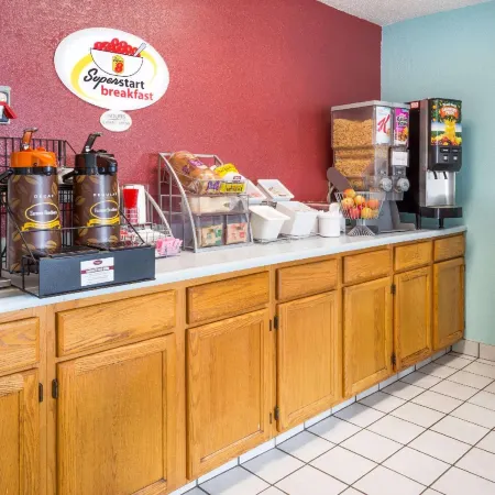 Super 8 by Wyndham Bourbonnais/Kankakee Area