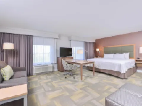 阿爾圖納 - 得梅因希爾頓歡朋飯店