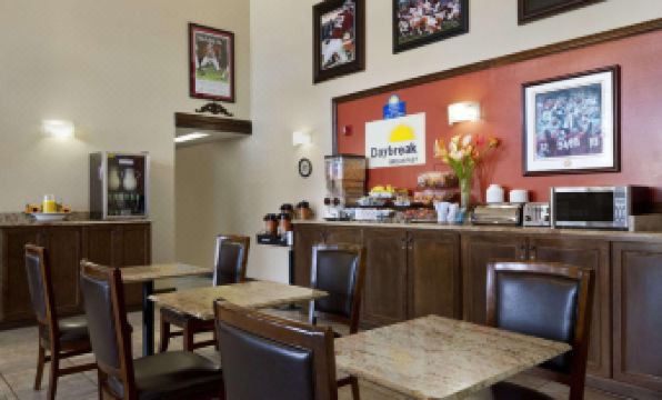 Days Inn & Suites by Wyndham Tuscaloosa - Univ. of Alabama