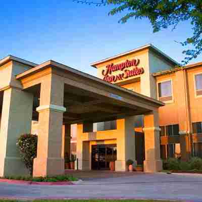 Hampton Inn & Suites Denton Hotel Exterior