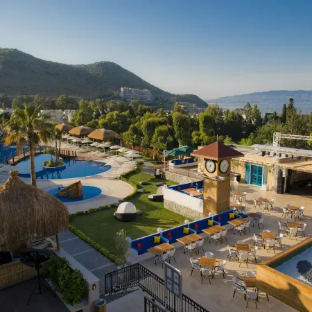 Bellazure Hotel