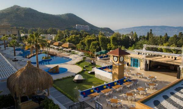Bellazure Hotel