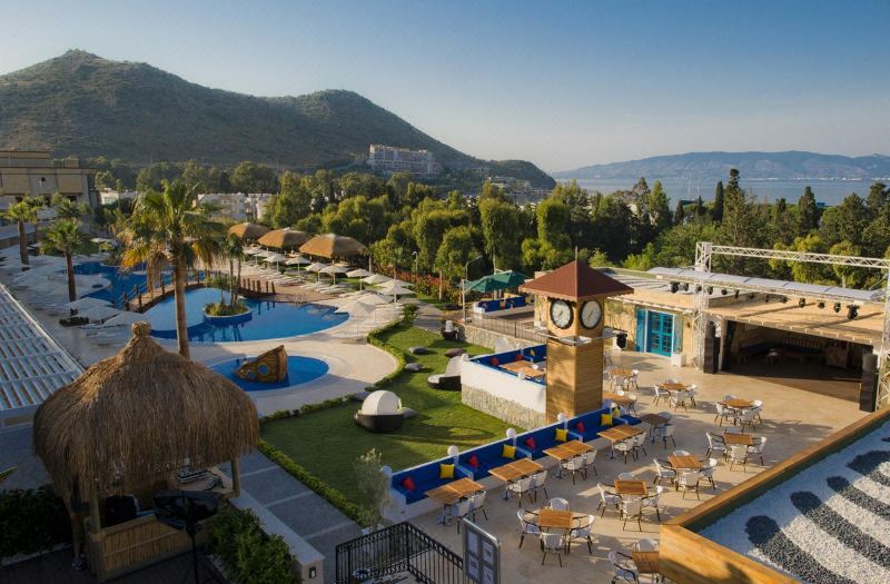Bellazure Hotel