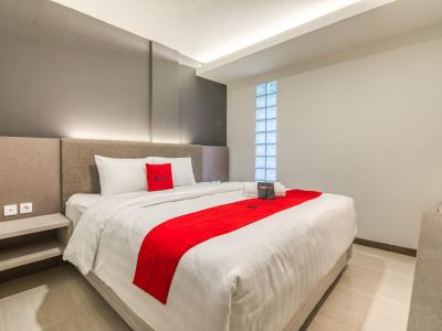 RedDoorz Plus Near Akademi Kepolisian Semarang 3