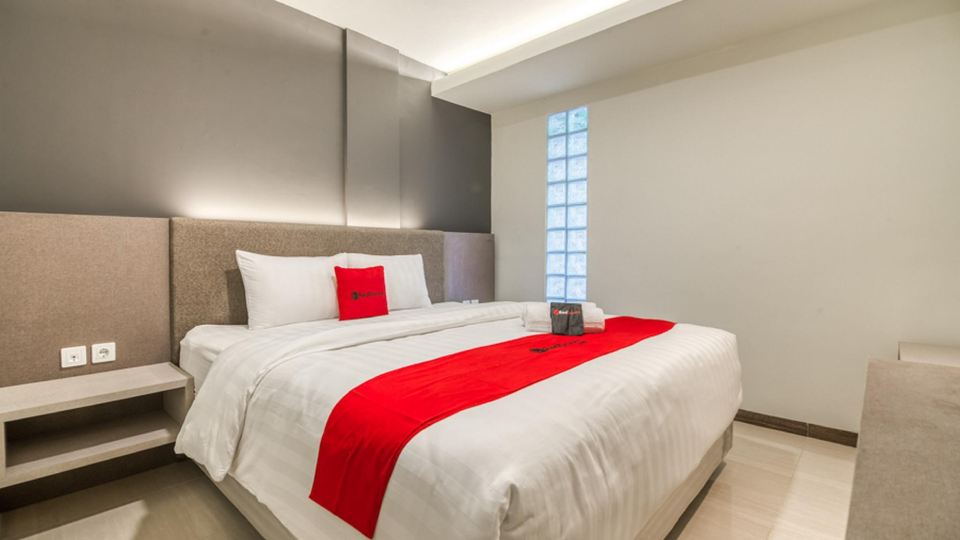 RedDoorz Plus Near Akademi Kepolisian Semarang 3