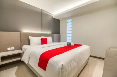 RedDoorz Plus Near Akademi Kepolisian Semarang 3 Hotell i Kaliwiru