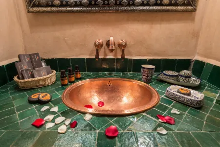 阿爾基拉非斯飯店