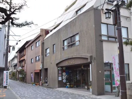 Ise Futamiura Dog-Friendly Inn - Matsushin Отели рядом с достопримечательностью «Meotoiwa Front Approach»