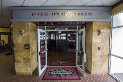 Hotel Exterior Cedar Point Hotel Breakers Photo