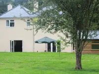 Sunny Nest Hotels in Cold Aston