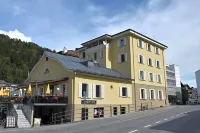 Hotel Rätia فنادق في Surselva District