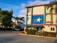 Starlight Inn Huntington Beach Hotels near Four Sons Brewing