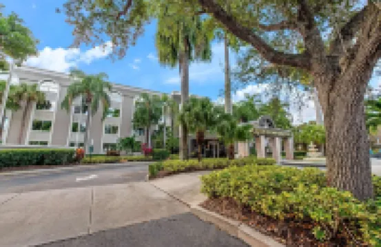 科勒爾斯普林斯南拉昆塔温德姆套房酒店 鄰近Cypress Water Park的酒店