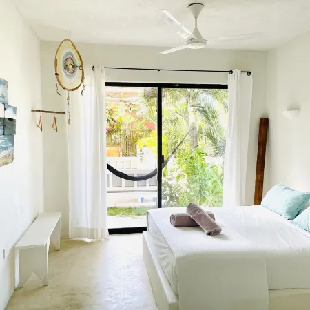 LunArena Barefoot Hotel